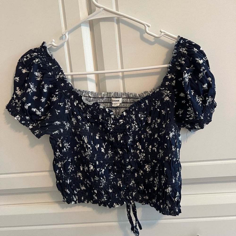 Garage navy blue floral short sleeve crop top